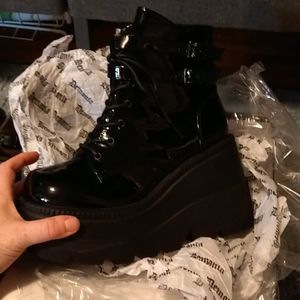 Shiny Demonia Shaker